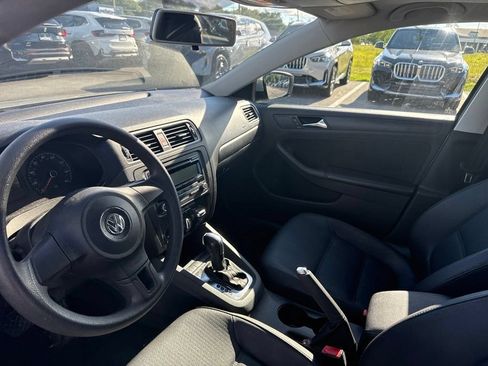 Used 2011 Volkswagen Jetta SE FWD image 10
