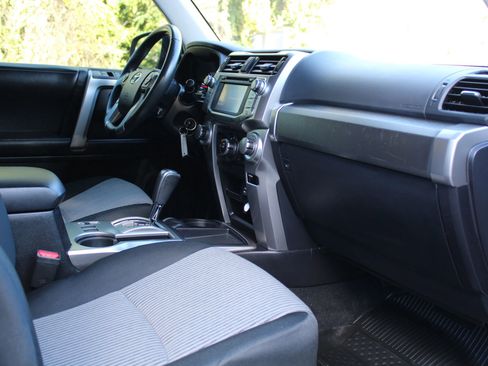 Used 2015 Toyota 4Runner SR5 image 19