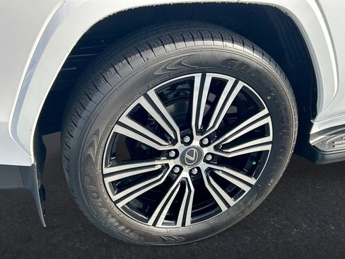 Used 2025 Lexus LX 600 4WD w/ Accessory Package (2T) image 29