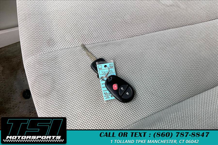 Used 2013 Toyota Sienna L FWD image 10