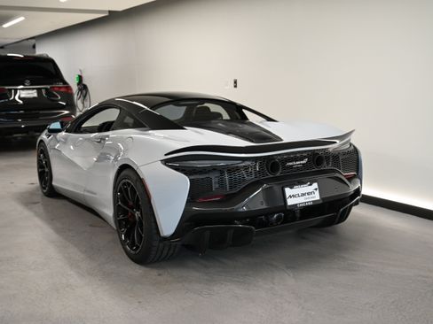 Used 2023 McLaren Artura RWD image 15