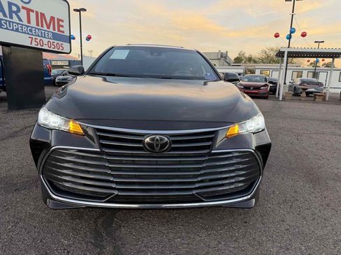 Used 2019 Toyota Avalon XLE w/ Moonroof Package image 2