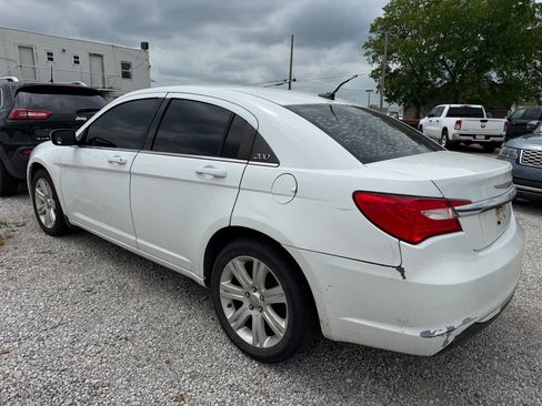 Used 2013 Chrysler 200 Touring image 9