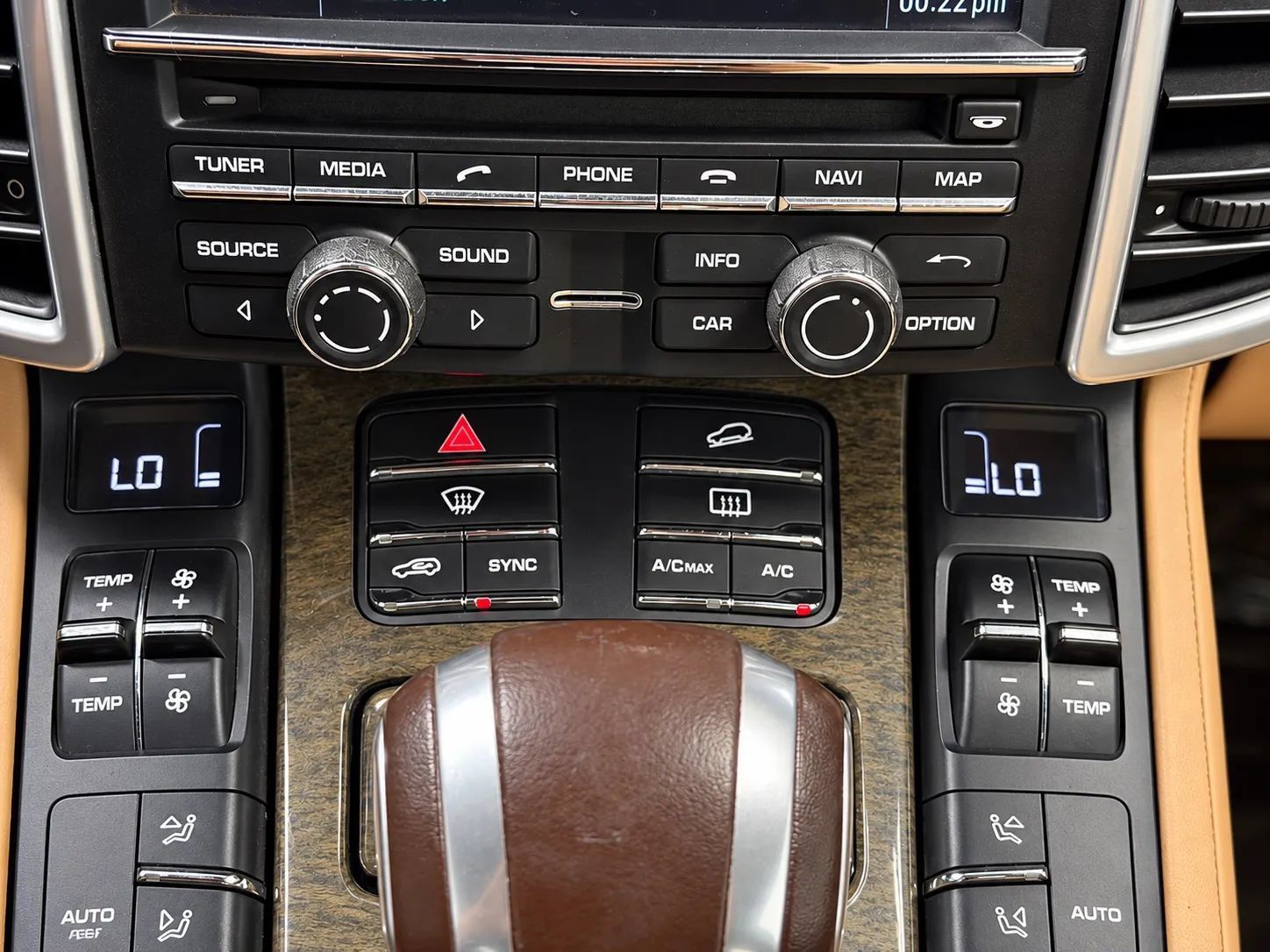 Used 2016 Porsche Cayenne Turbo AWD/4WD image 50