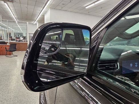 Used 2023 Jeep Wagoneer L Series II image 40