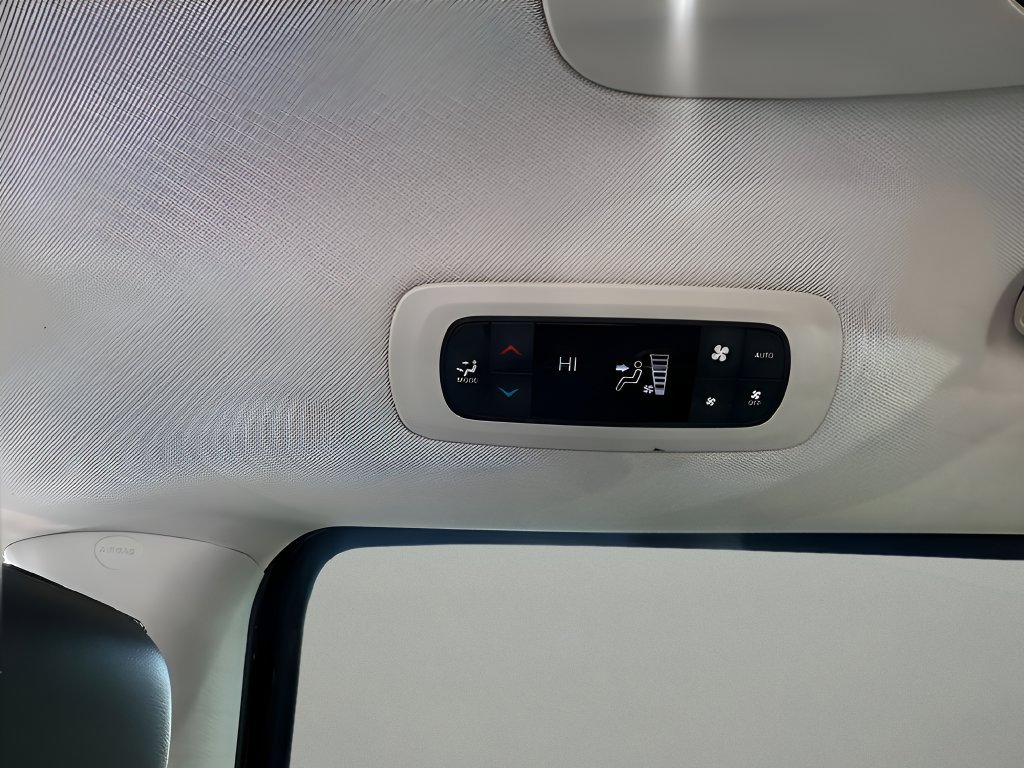 Used 2024 Chrysler Pacifica Limited FWD image 23