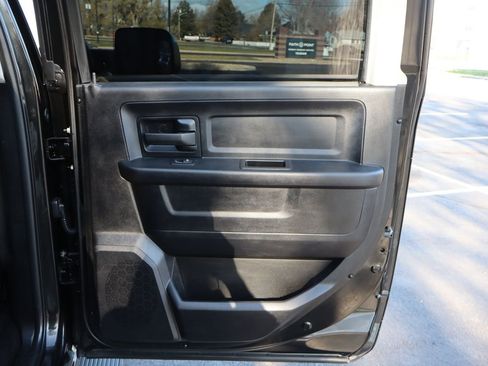 Used 2018 RAM 2500 Tradesman w/ Chrome Appearance Group image 25