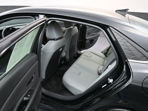 Certified 2025 Hyundai Elantra Limited image 11