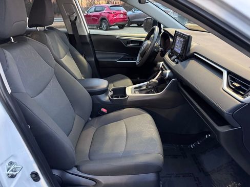 Used 2022 Toyota RAV4 XLE image 13