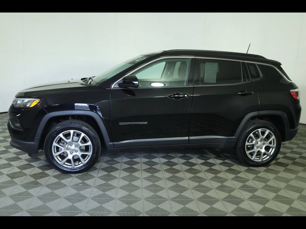 Used 2022 Jeep Compass Latitude AWD/4WD image 16