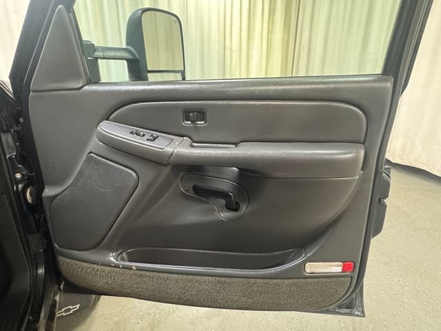 Used 2004 Chevrolet Silverado 2500 LS AWD/4WD image 30