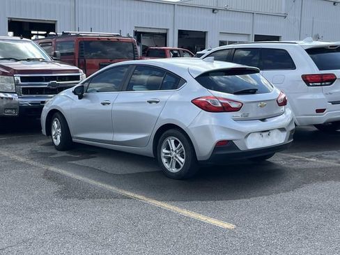 Used 2017 Chevrolet Cruze LT w/ Convenience Package FWD image 4
