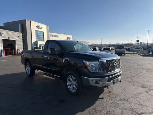 Used 2017 Nissan Titan SV image 2