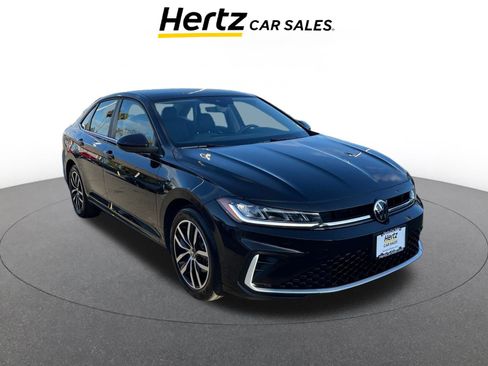 Used 2025 Volkswagen Jetta SE image 1