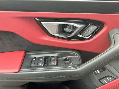 Used 2022 Lamborghini Urus image 15