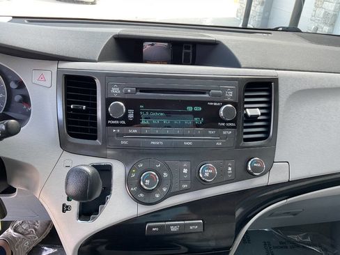 Used 2011 Toyota Sienna LE image 20