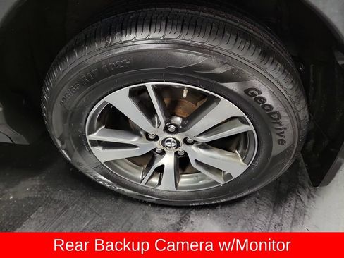 Used 2018 Toyota RAV4 XLE AWD/4WD image 12