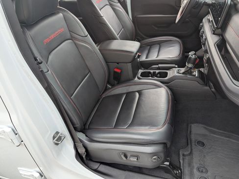 Used 2024 Jeep Wrangler Rubicon w/ Convenience Group image 19