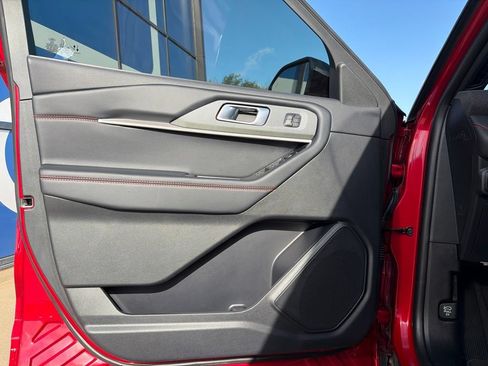 Used 2025 Ford Explorer ST-Line w/ Premium Package RWD image 22