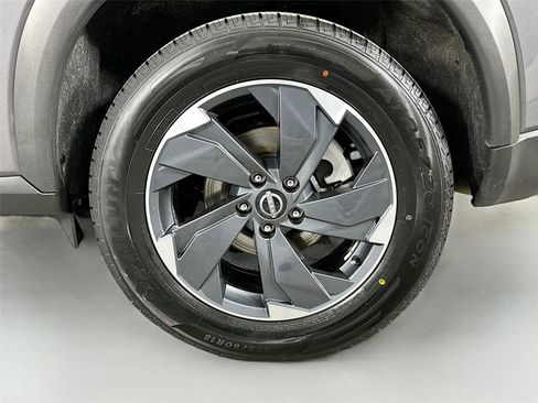 Used 2024 Nissan Rogue SV image 28