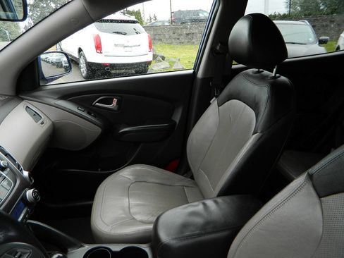 Used 2010 Hyundai Tucson Limited FWD image 13