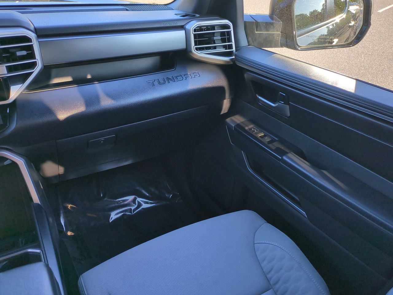 Used 2025 Toyota Tundra SR5 w/ SR5 Convenience Package AWD/4WD image 17