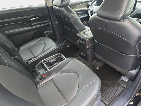 Used 2025 Toyota Grand Highlander AWD image 13