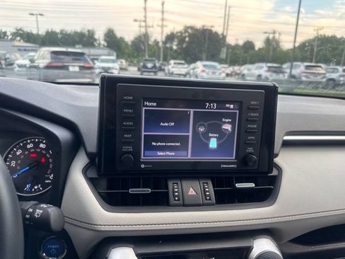 Used 2022 Toyota RAV4 XLE Premium AWD/4WD image 9