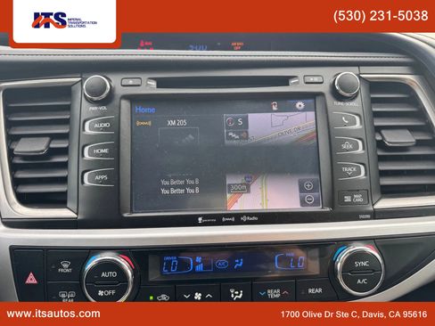 Used 2019 Toyota Highlander XLE image 18