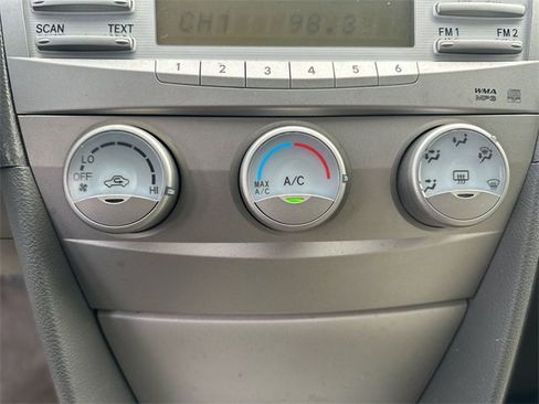 Used 2011 Toyota Camry SE image 18