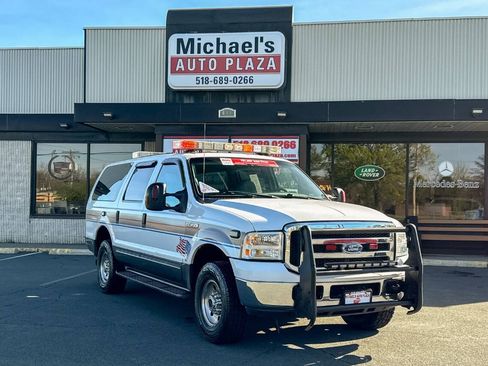 Used 2005 Ford Excursion XLT AWD/4WD image 2