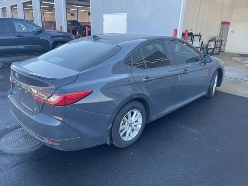 Used 2025 Toyota Camry SE image 5