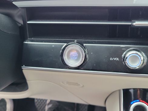 Certified 2026 Genesis GV70 2.5T Select AWD/4WD image 15
