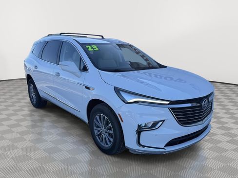 Used 2023 Buick Enclave Essence AWD/4WD image 2