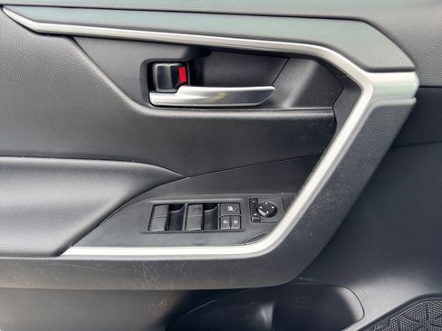 Used 2020 Toyota RAV4 XLE image 20