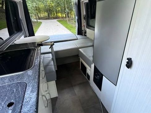 Used 2016 Mercedes-Benz Sprinter 2500 image 9