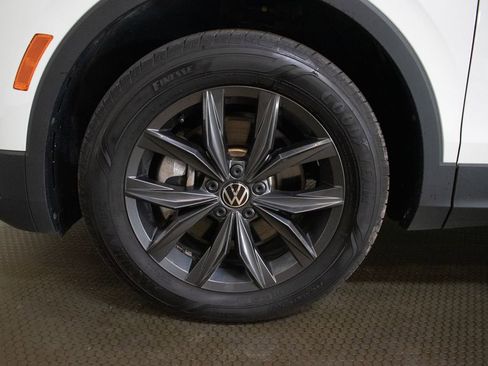Used 2024 Volkswagen Tiguan SE AWD/4WD image 9