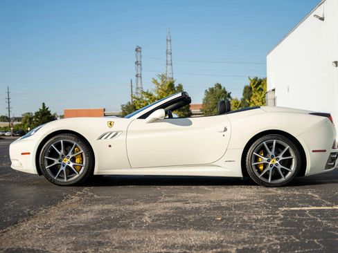 Used 2014 Ferrari California image 19