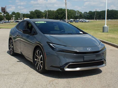 Used 2024 Toyota Prius Prime Premium w/ Advanced Technology Package FWD image 2