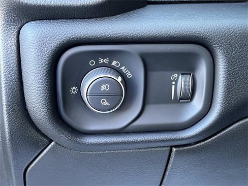 Used 2024 RAM 3500 Big Horn image 33