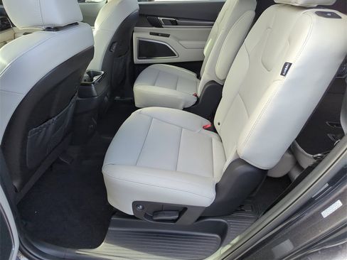New 2025 Kia Telluride S image 19