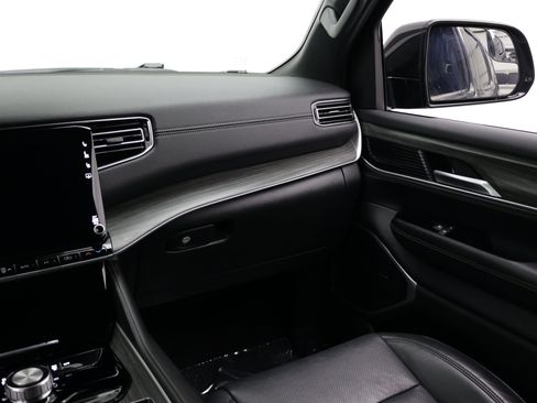 Used 2024 Jeep Wagoneer Series II w/ Flexible Seating Group RWD image 38