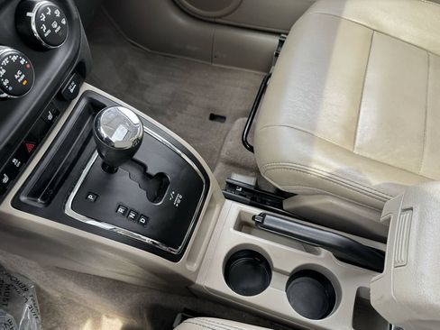 Used 2017 Jeep Patriot High Altitude AWD/4WD image 22