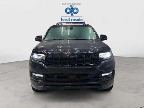 Used 2022 Jeep Wagoneer Series III w/ Premium Group I AWD/4WD image 6