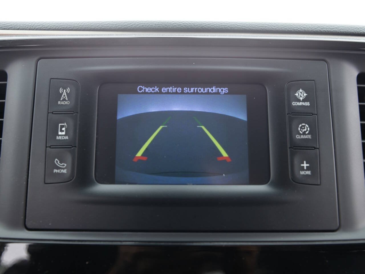 Used 2017 Chrysler Pacifica Touring-L FWD image 33