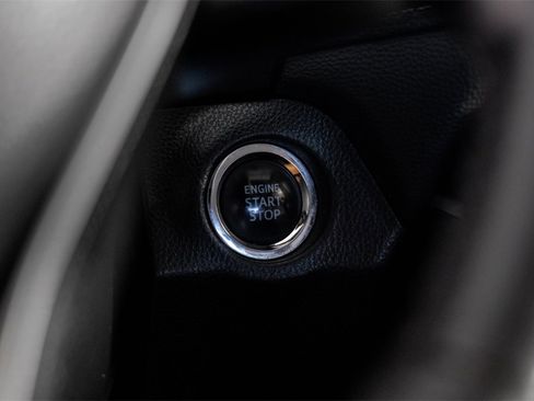 Used 2021 Toyota RAV4 XLE Premium image 20