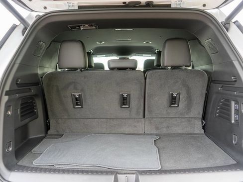 Used 2025 Chevrolet Traverse High Country image 11