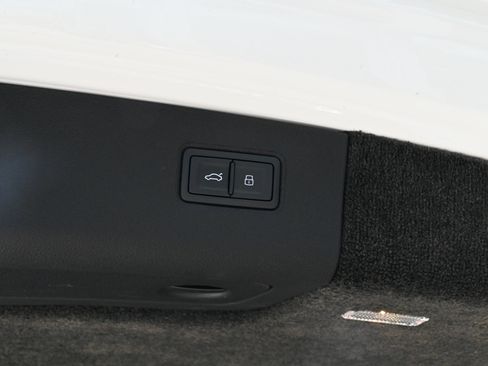 Used 2023 Bentley Bentayga AWD/4WD image 49