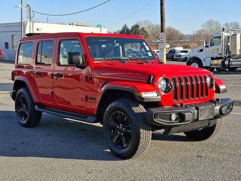 Used 2023 Jeep Wrangler Unlimited Sahara AWD/4WD image 3