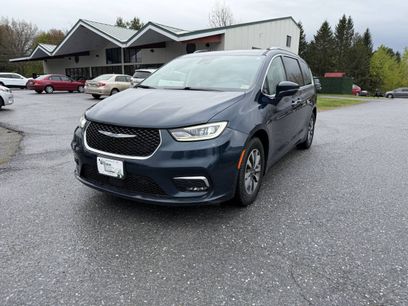 Used 2021 Chrysler Pacifica Touring-L